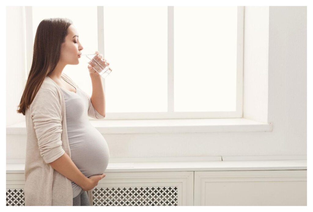 Pregnant Water Drinking 10