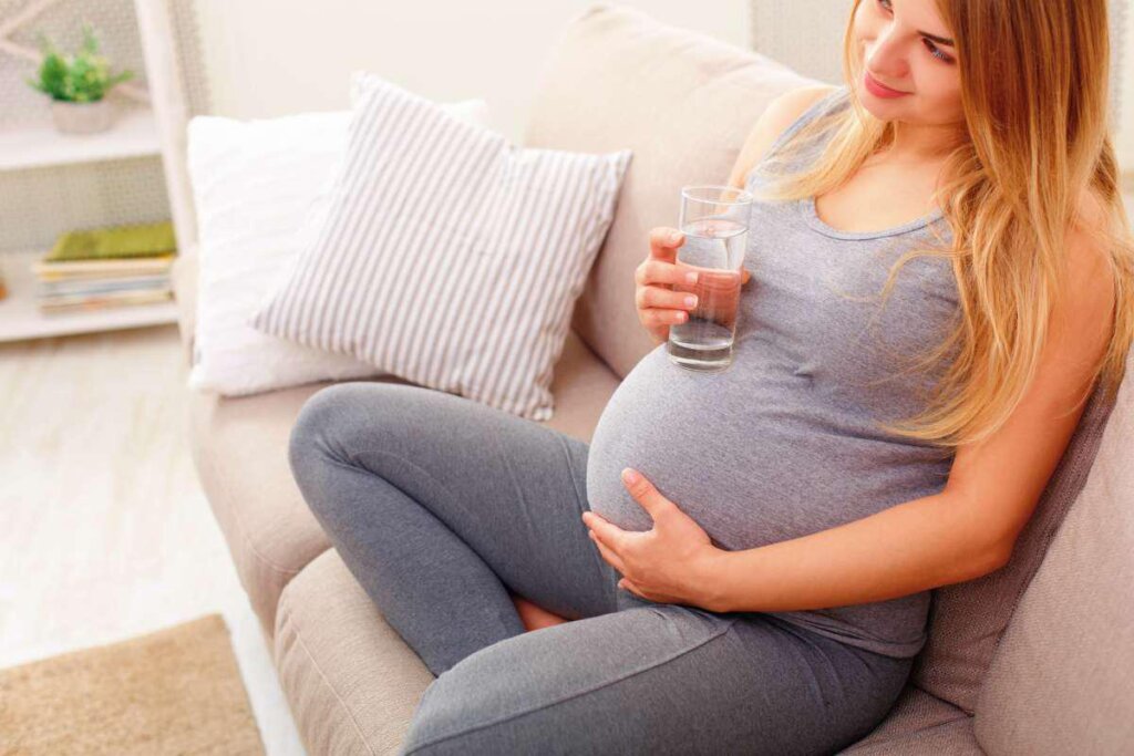 Pregnant Water Drinking 20