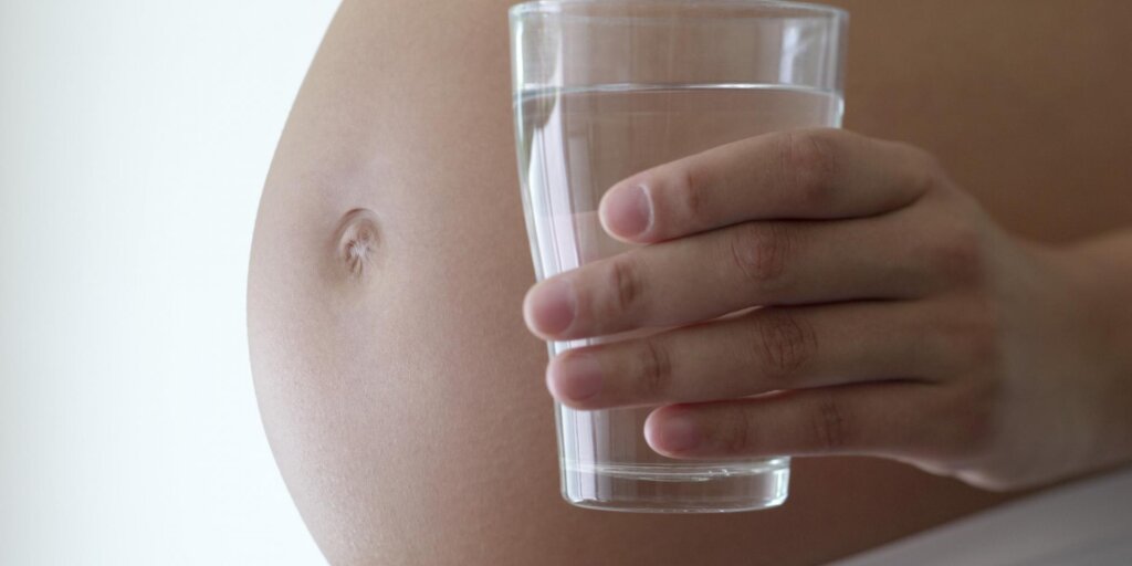 Pregnant Water Drinking 24