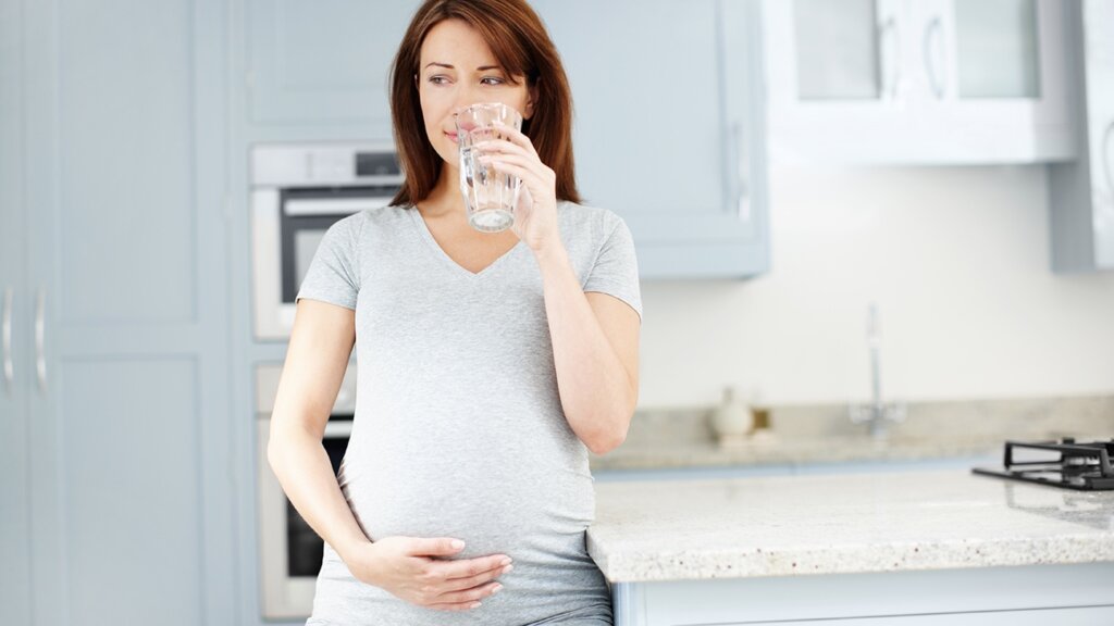 Pregnant Water Drinking 7